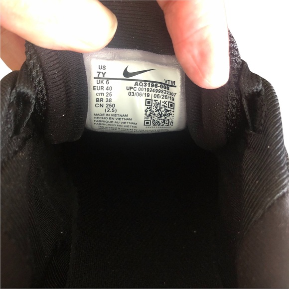 Nike Air Max 720 Grade School ‘Triple Black’ Size 7 Y/ 8.5 women’s - Picture 6 of 7